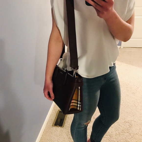 Sold on ♏️ NWT Burberry Mahogany Banner - Picture 8 of 8